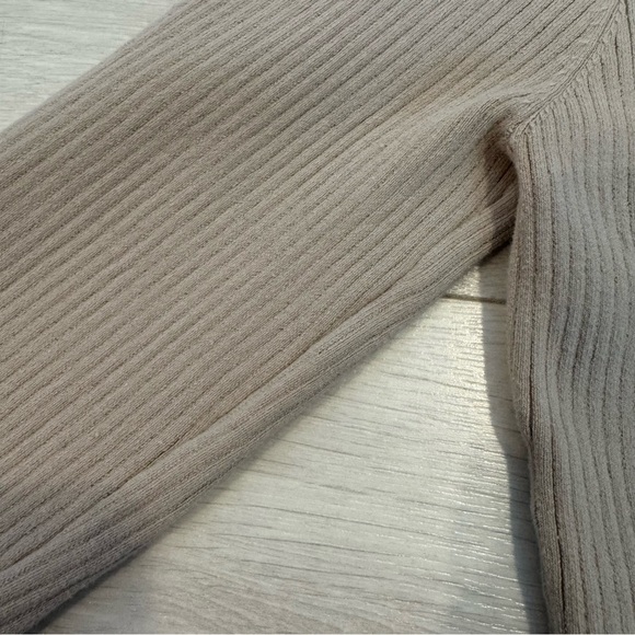 Good American Ribbed Cropped Cardigan Size 1/2 Beige - Picture 4 of 9